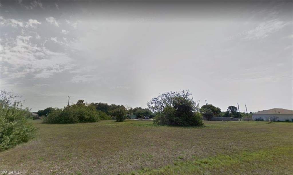 925 NE 11th TER CAPE CORAL, FL 33909