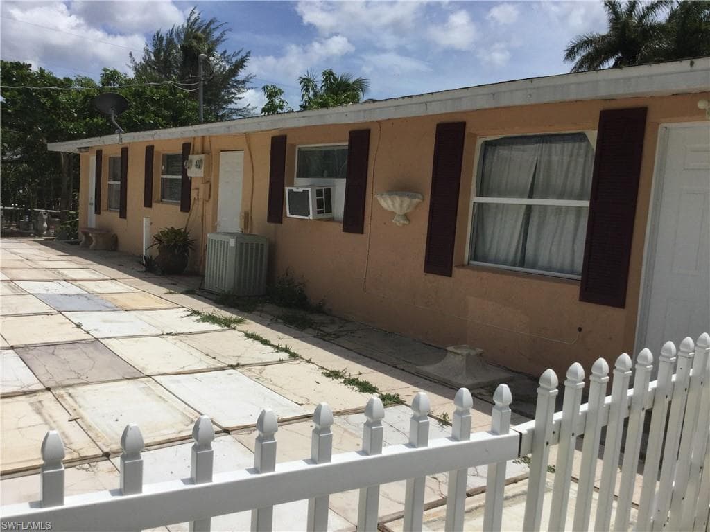 5374 Holland ST NAPLES, FL 34113