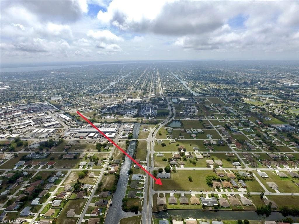 718 SE 7th ST CAPE CORAL, FL 33990