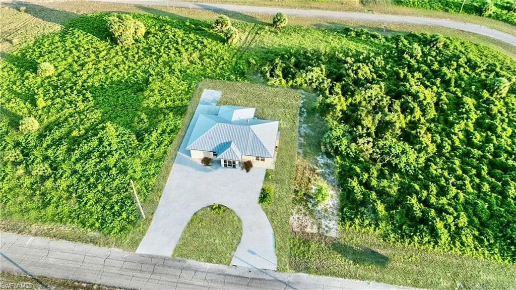 7012 Burma CIR LABELLE, FL 33935