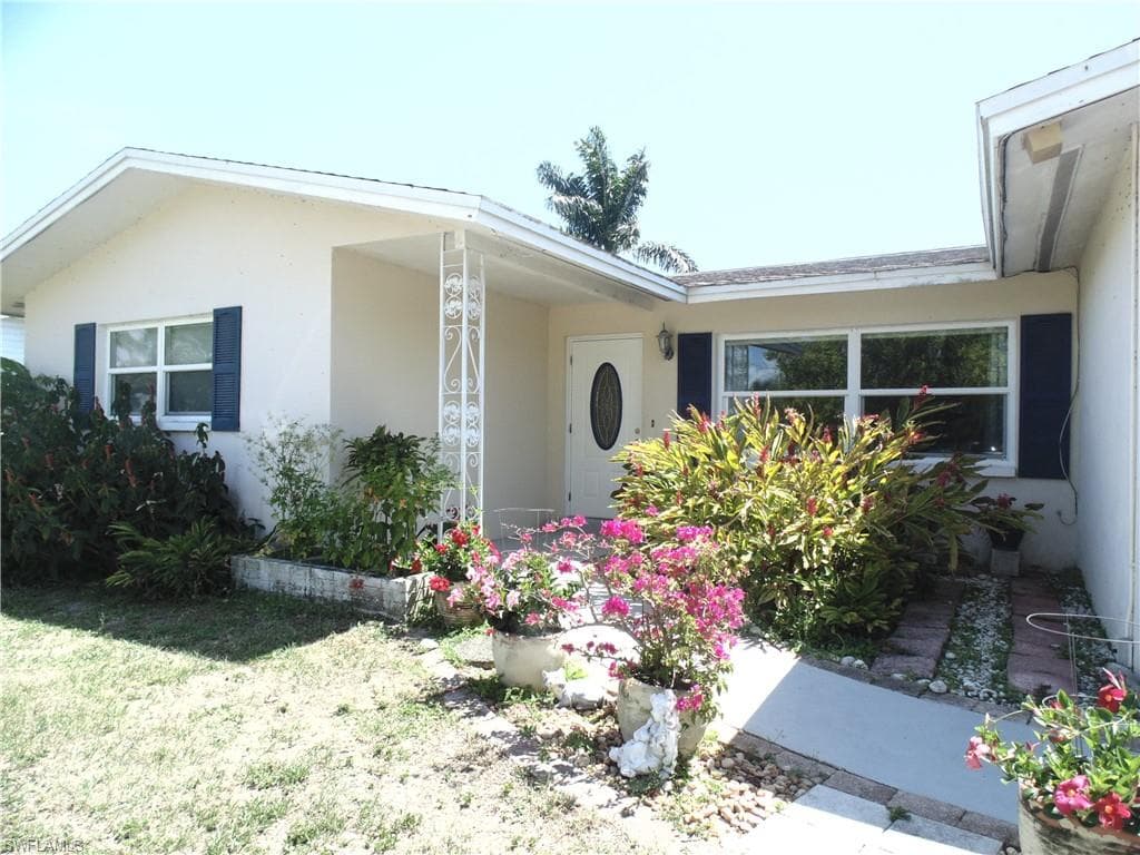 800 Entrada DR N FORT MYERS, FL 33919