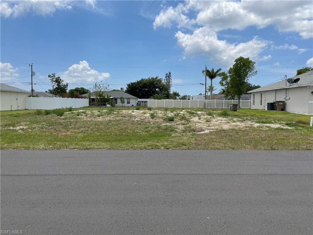 536 SE 27th ST CAPE CORAL, FL 33904
