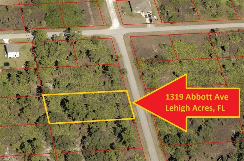 1319 Abbott AVE LEHIGH ACRES, FL 33972