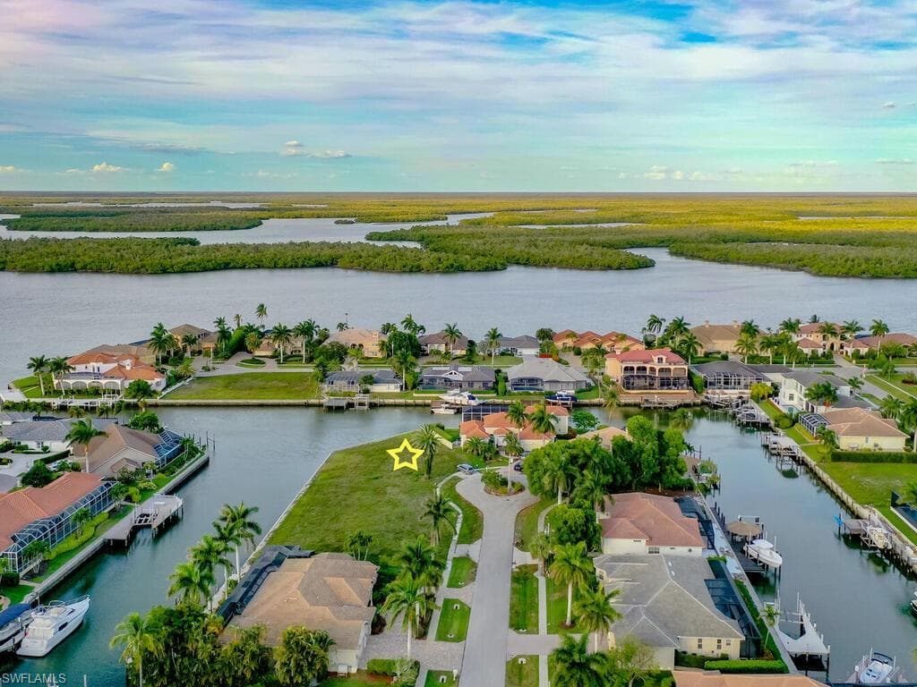 1890 Calusa CT MARCO ISLAND, FL 34145
