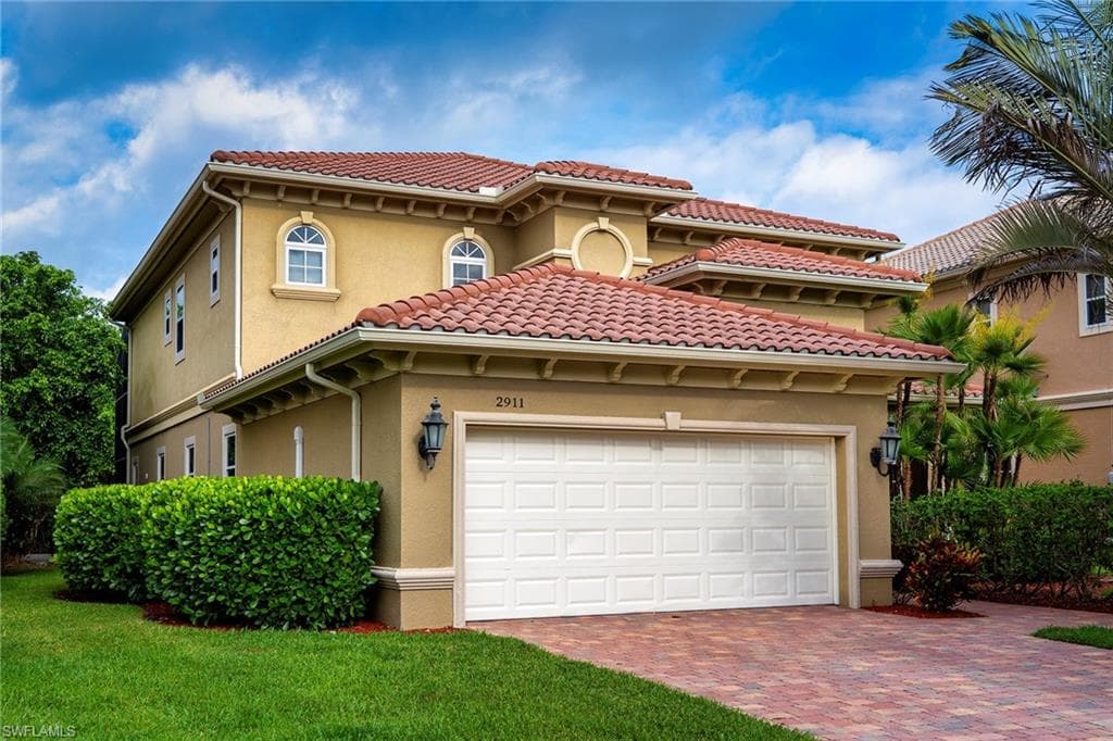 2911 Coco Lakes DR NAPLES, FL 34105