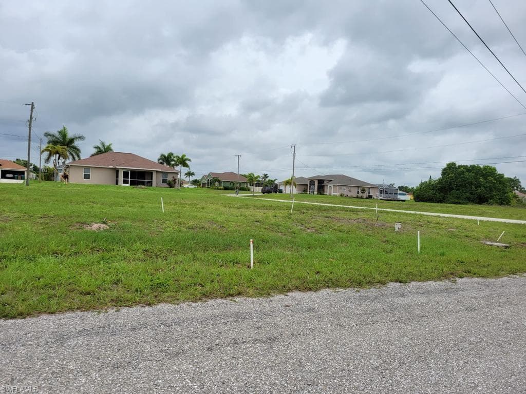 307 9th TER CAPE CORAL, FL 33993