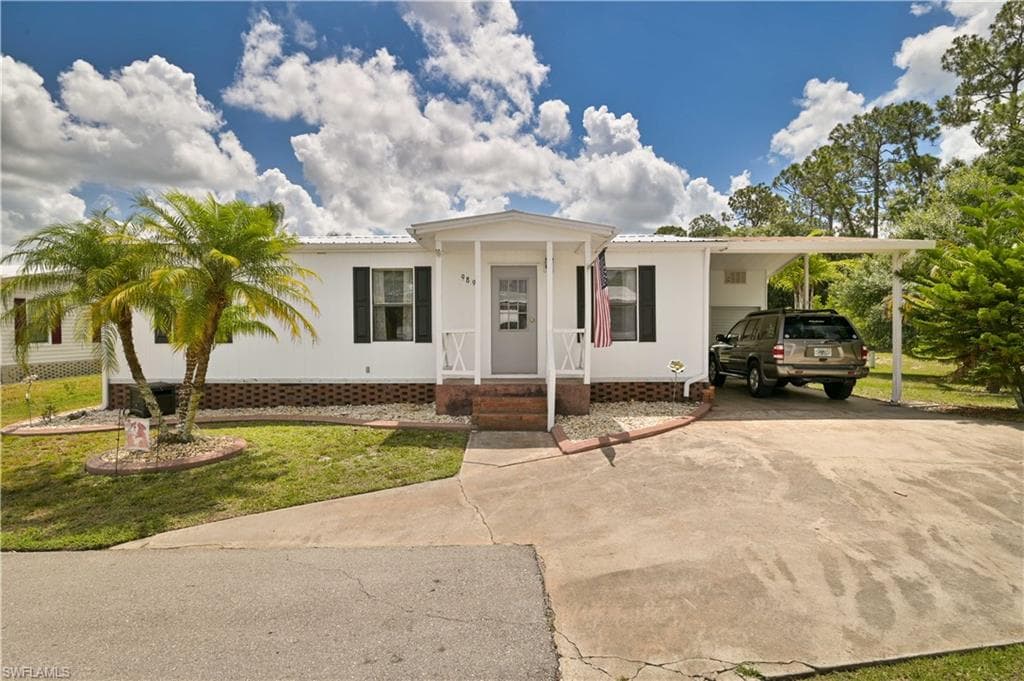 9894 Creekwood LN FORT MYERS, FL 33905