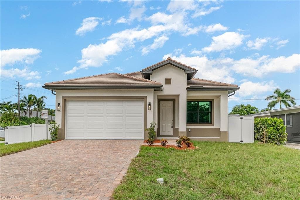 803 106TH AVE N NAPLES, FL 34108