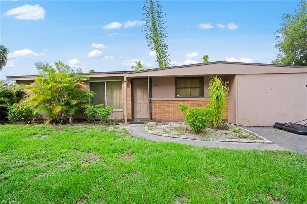 2398 ESTEY AVE NAPLES, FL 34104