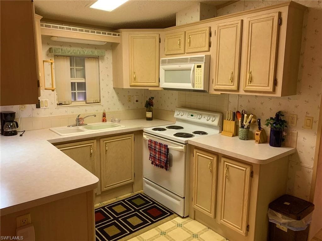 1434 Diamond Lake CIR NAPLES, FL 34114