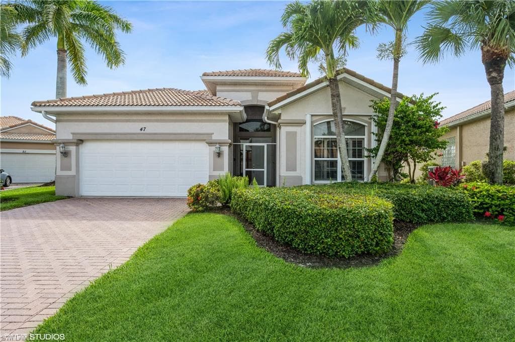 47 Glen Eagle CIR NAPLES, FL 34104