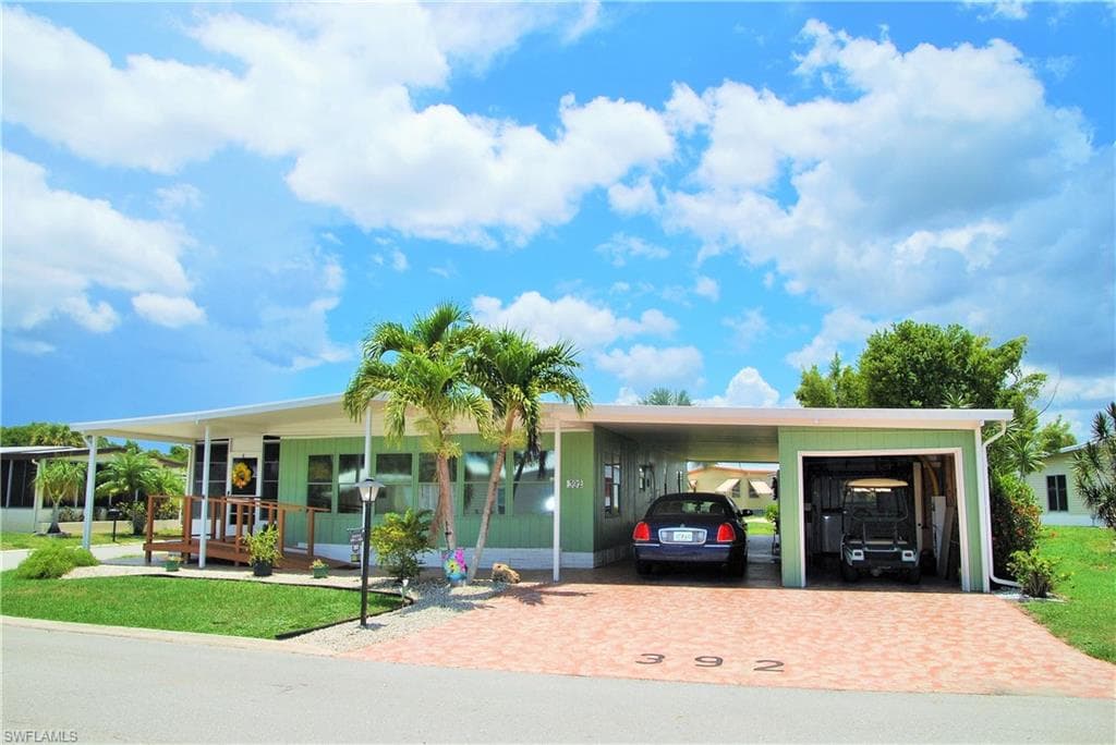 392 Snead DR NORTH FORT MYERS, FL 33903