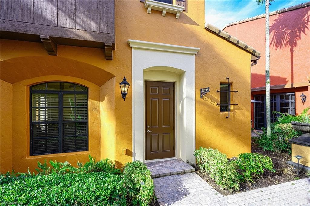 9084 Chula Vista ST 107-3 NAPLES, FL 34113