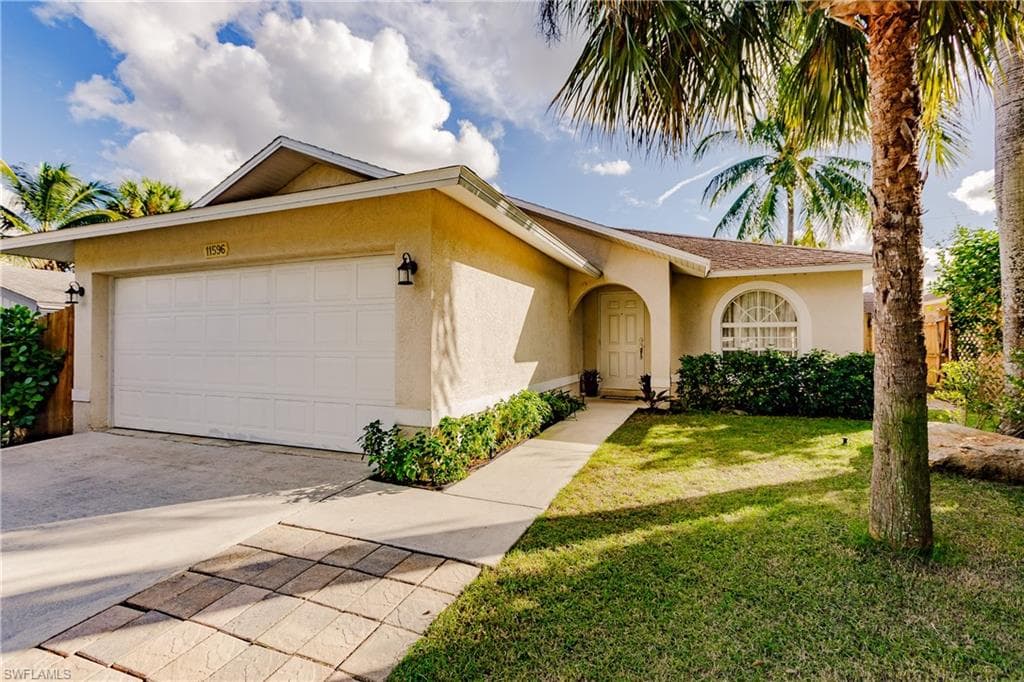 11596 Mckenna AVE BONITA SPRINGS, FL 34135
