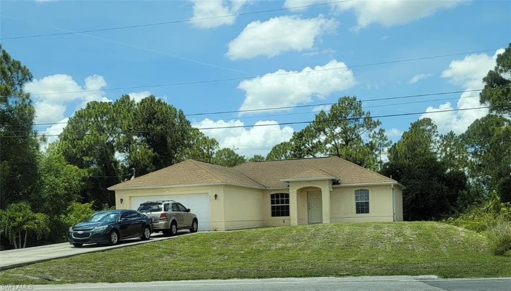 813 Alvin AVE LEHIGH ACRES, FL 33971