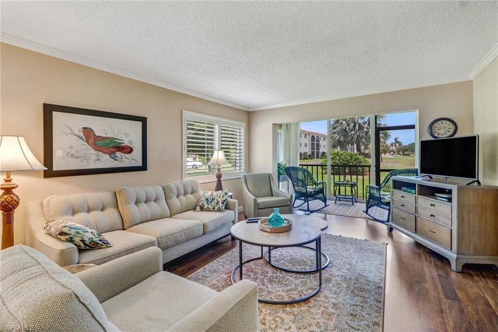 37 High Point CIR E 101 NAPLES, FL 34103