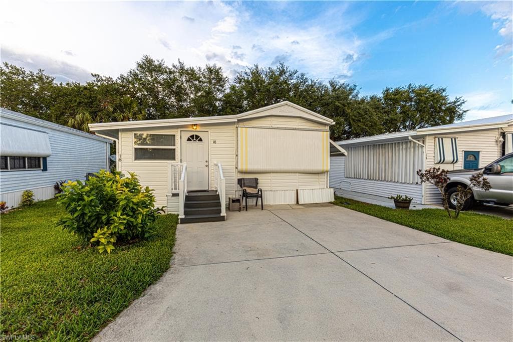 18 Bass LN 18 NAPLES, FL 34114