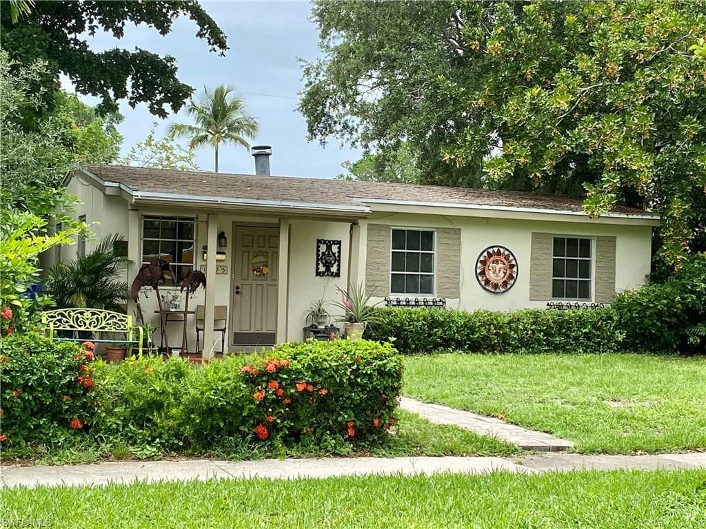 1125 8th AVE N NAPLES, FL 34102