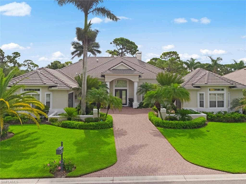 204 CHESHIRE WAY NAPLES, FL 34110