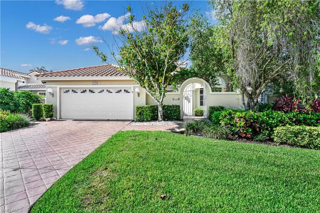 152 Via Napoli NAPLES, FL 34105