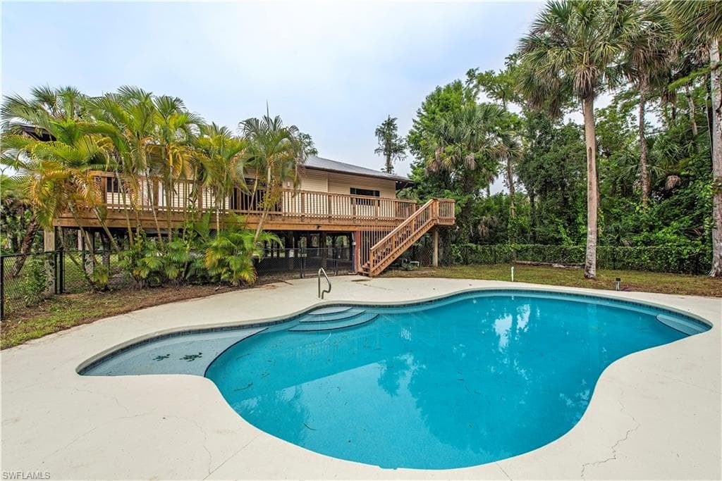 260 9th ST NW NAPLES, FL 34120