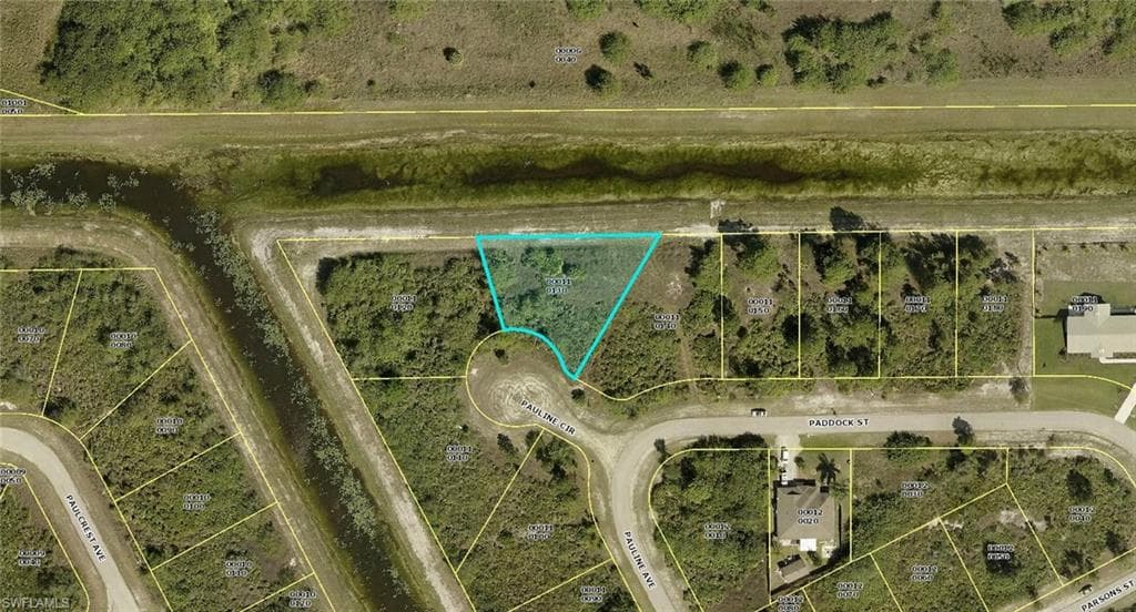 301 Pauline CIR LEHIGH ACRES, FL 33974
