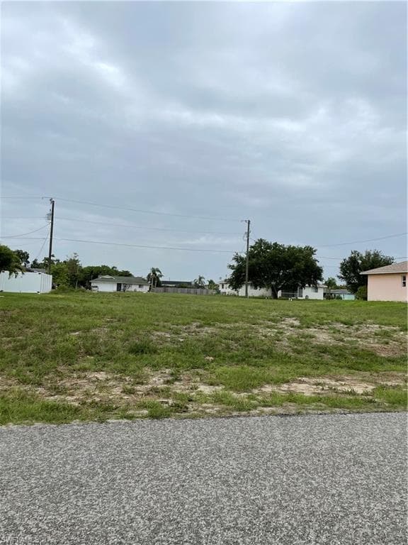 915 SW 36th TER CAPE CORAL, FL 33914
