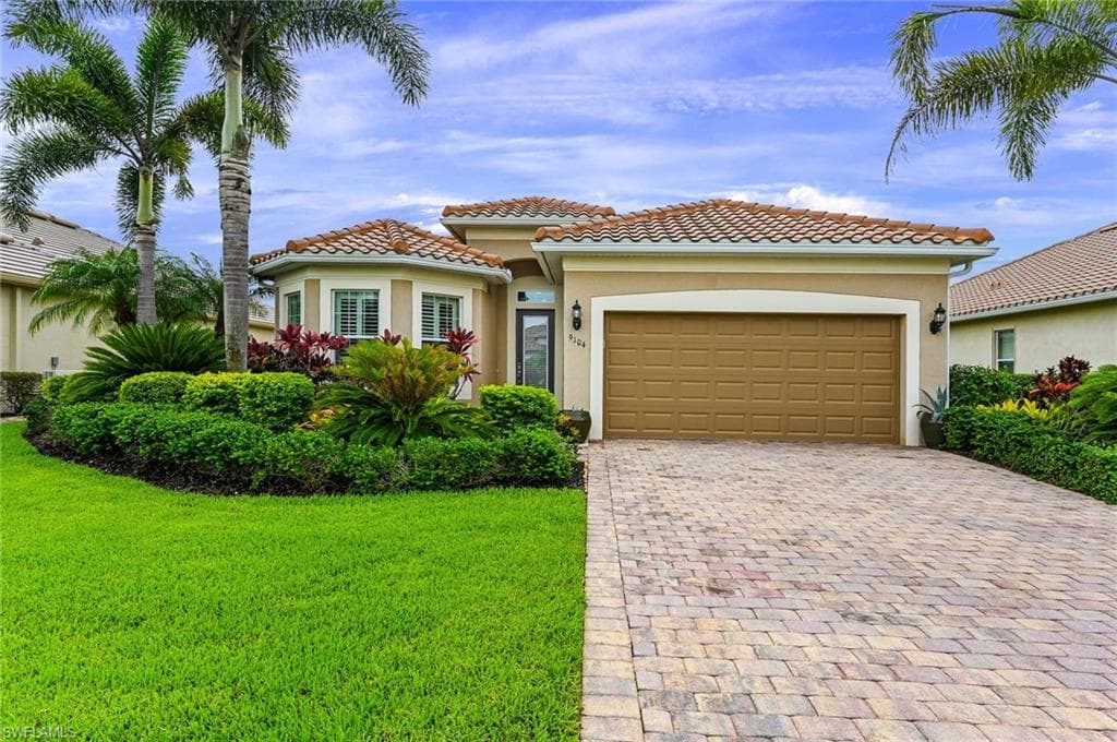 9104 Graphite CIR NAPLES, FL 34120