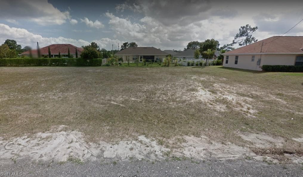 2208 NE 34th TER CAPE CORAL, FL 33909