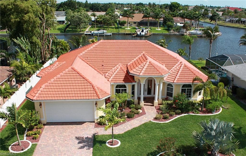 820 SE 43rd ST CAPE CORAL, FL 33904