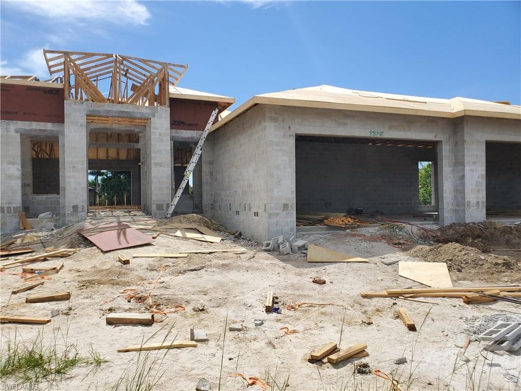 2832 SW 33rd TER CAPE CORAL, FL 33914