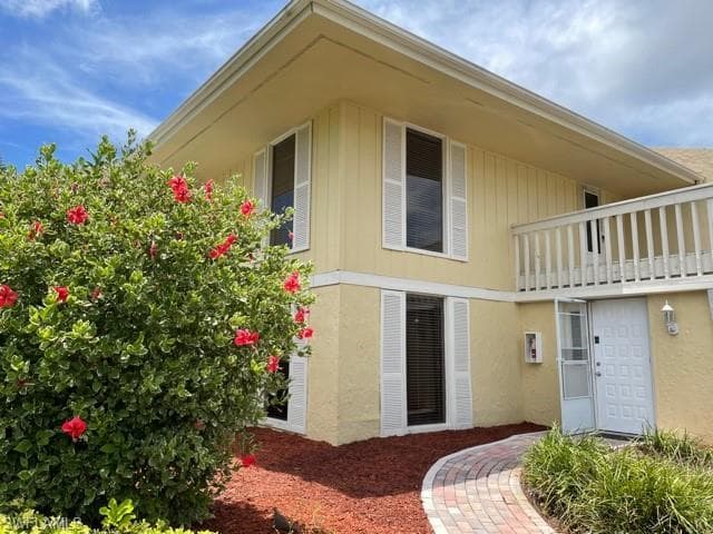 925 Palm View DR F-122 NAPLES, FL 34110