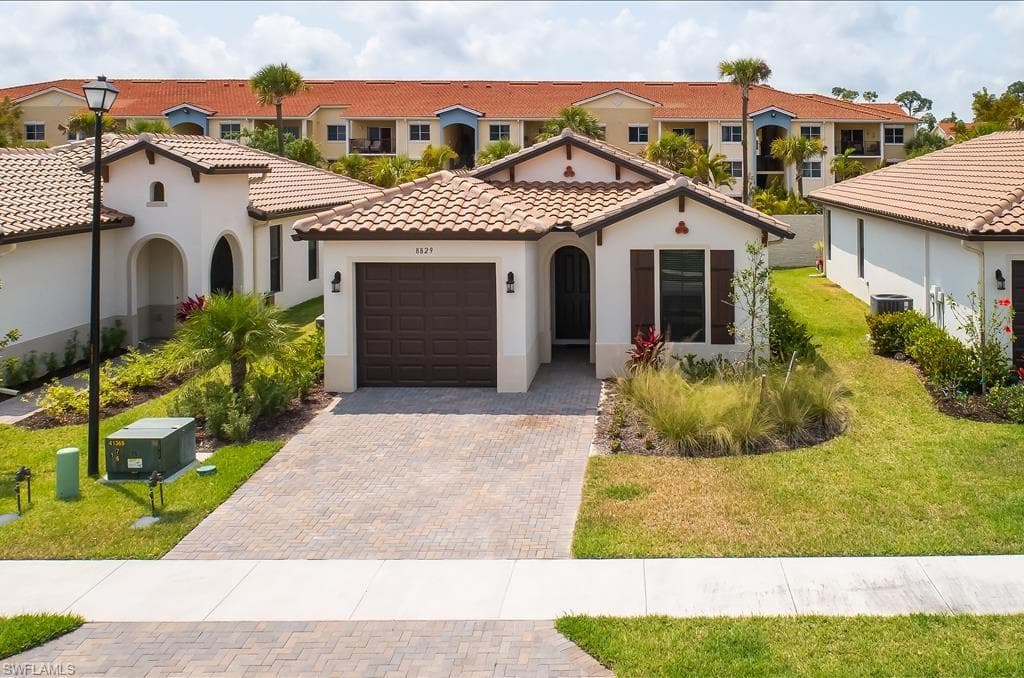 8829 Madrid CIR NAPLES, FL 34104