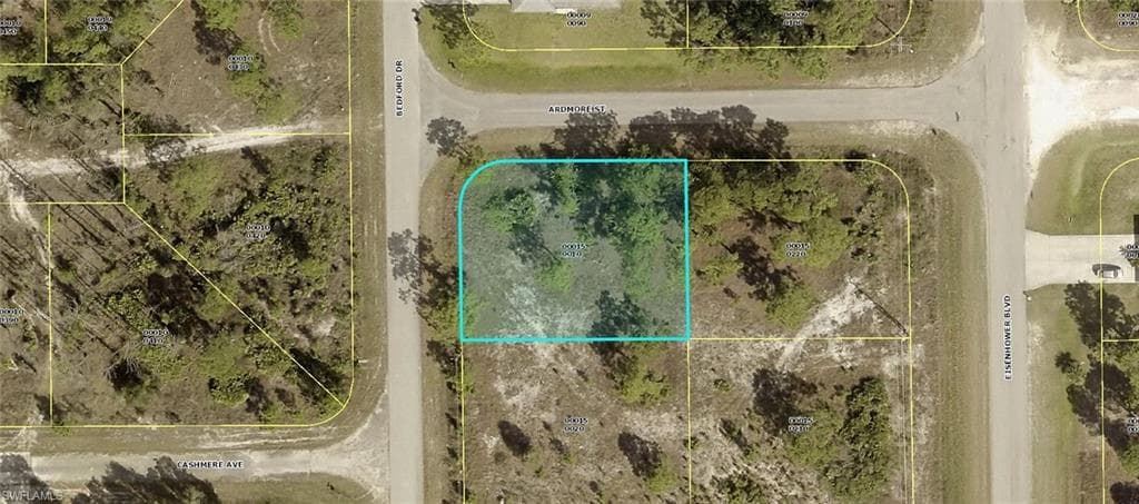 749/751 Bedford DR LEHIGH ACRES, FL 33974