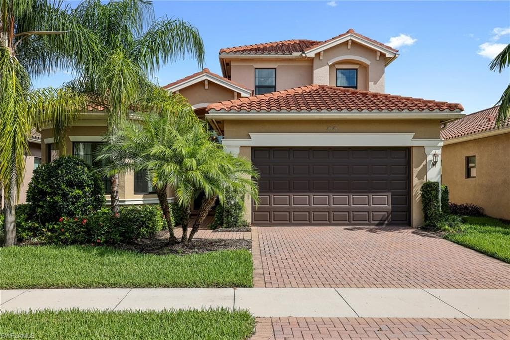 13715 Luna DR NAPLES, FL 34109