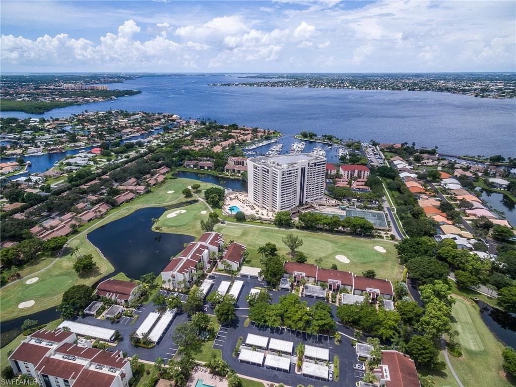 5260 S Landings DR 305 FORT MYERS, FL 33919