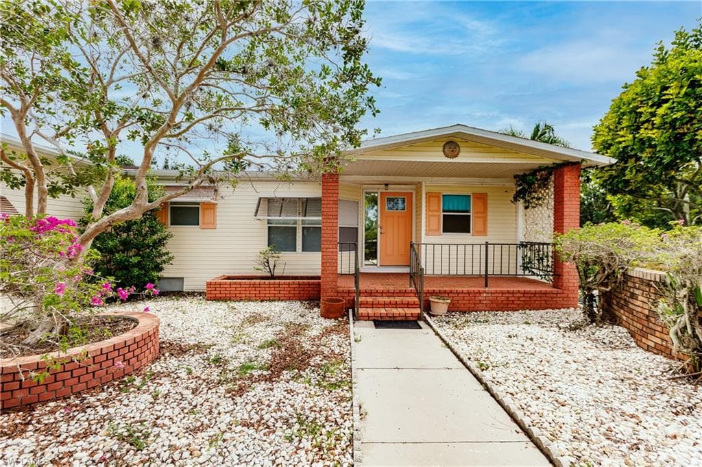 10013 Bardmoor CT NORTH FORT MYERS, FL 33903