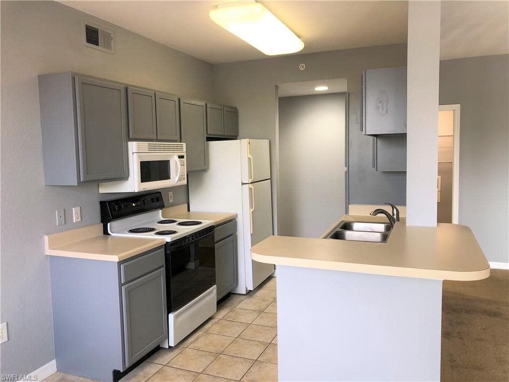 7965 Preserve CIR 723 NAPLES, FL 34119