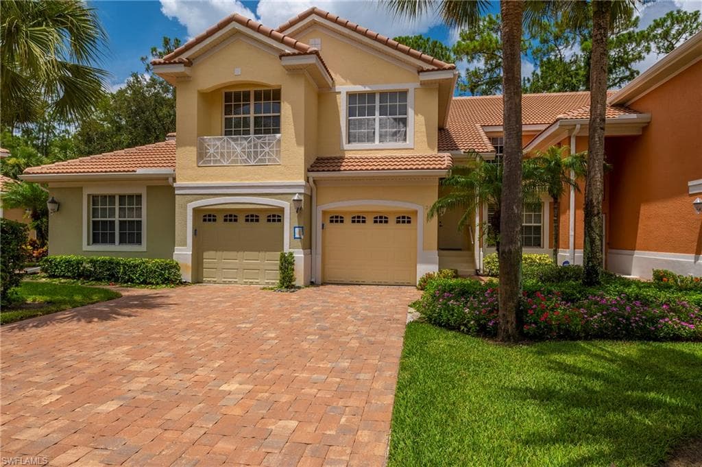 1675 Winding Oaks WAY 201 NAPLES, FL 34109