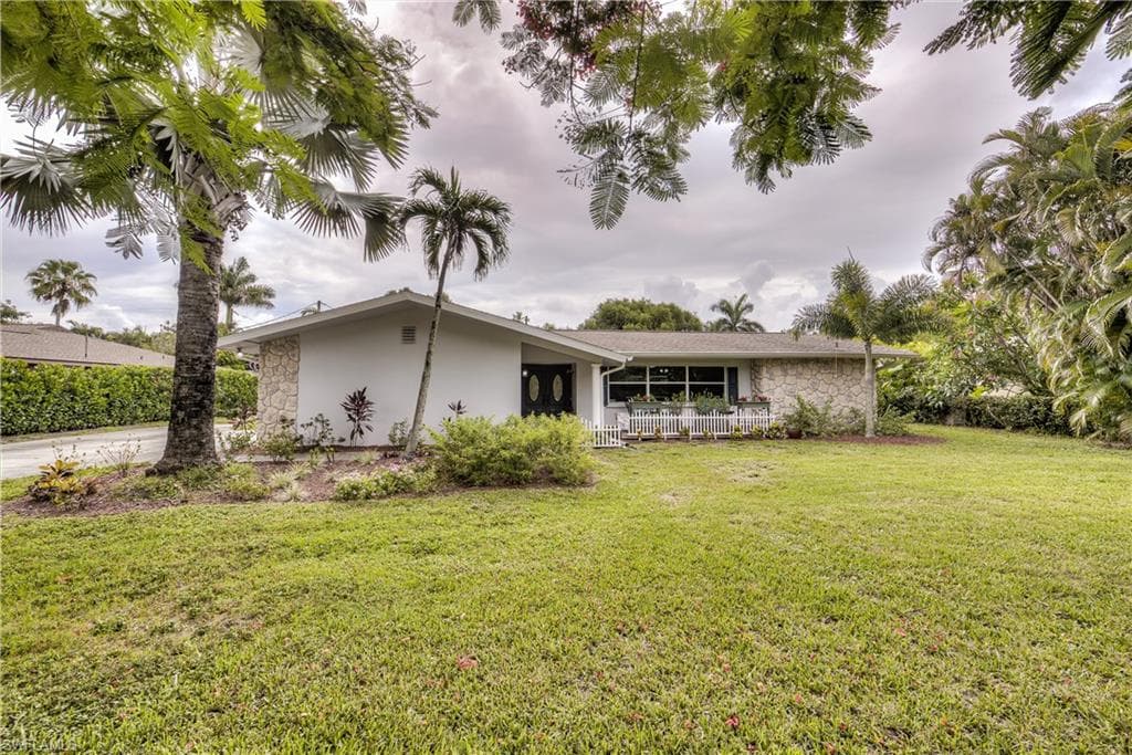 6519 E Town And River RD FORT MYERS, FL 33919