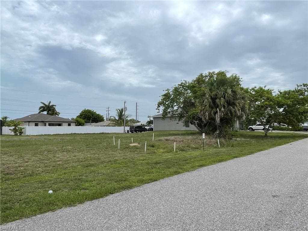 114 SE 39th TER CAPE CORAL, FL 33904