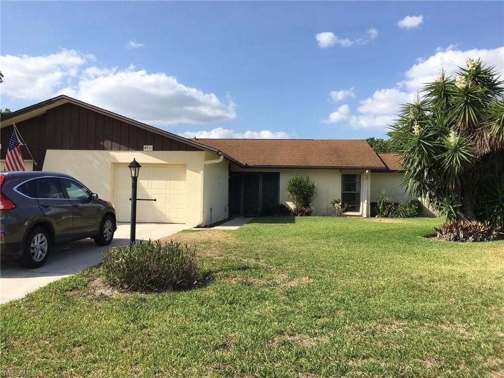 4711 Lakewood BLVD NAPLES, FL 34112