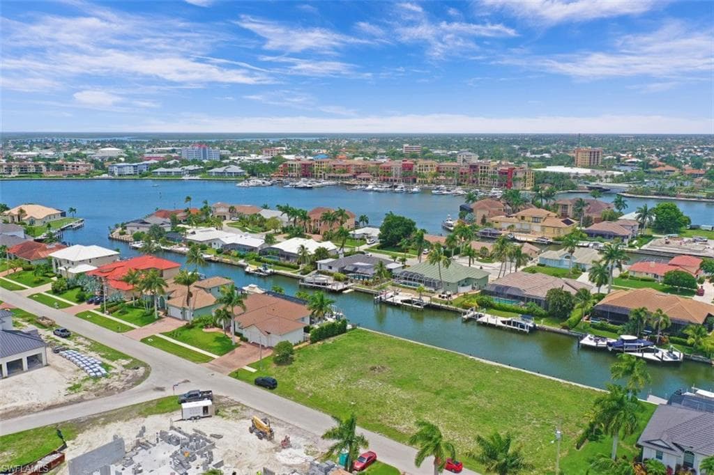 625 Crescent ST MARCO ISLAND, FL 34145