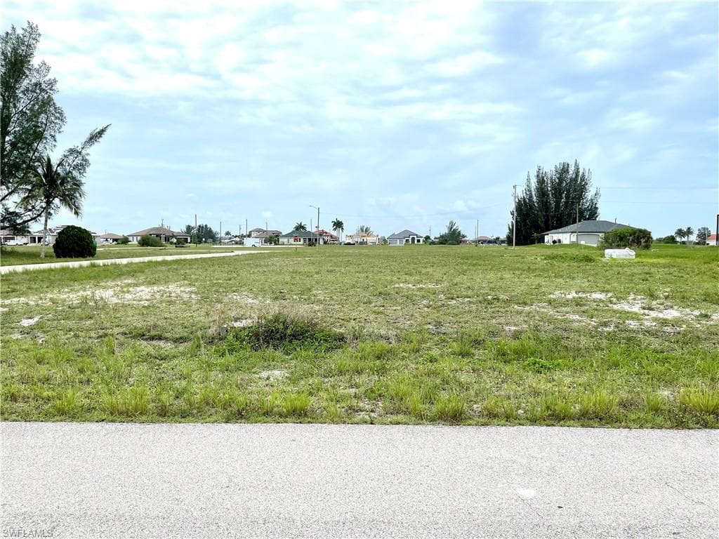 4618 NW 34th TER CAPE CORAL, FL 33993