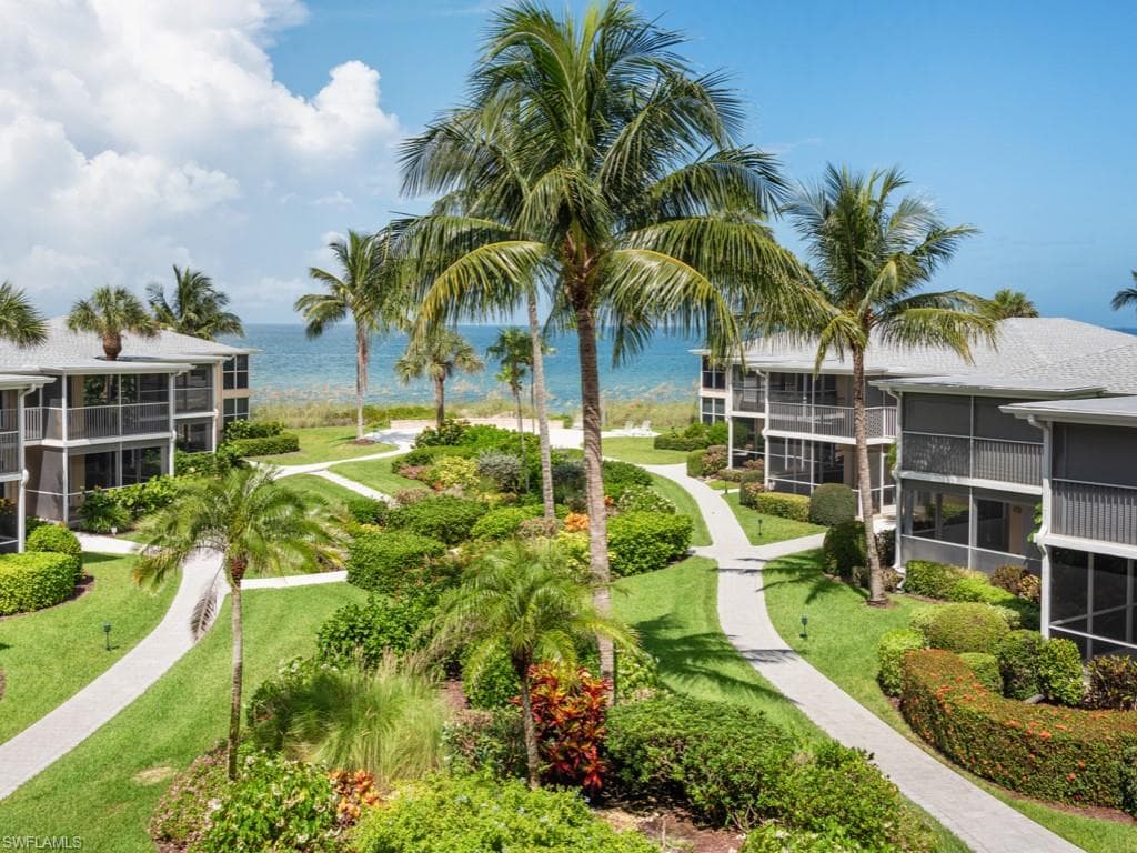 1121 Gulf Shore BLVD N 31 NAPLES, FL 34102
