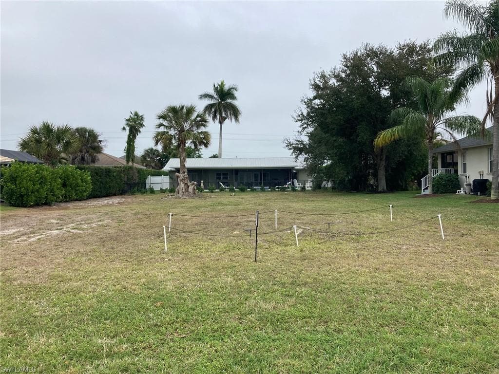 157 Beachcomber ST MARCO ISLAND, FL 34145