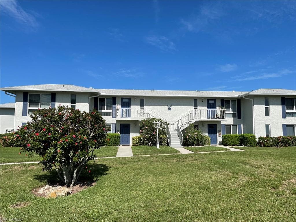 136 Penny LN 793 NAPLES, FL 34112