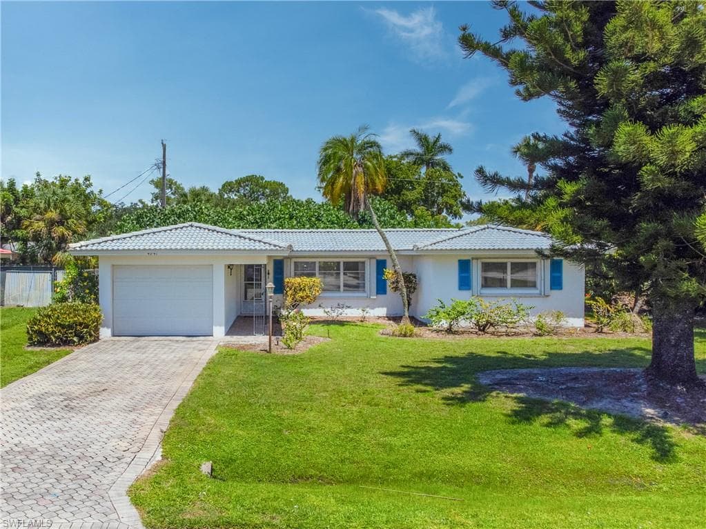 4941 Cortez CIR NAPLES, FL 34112