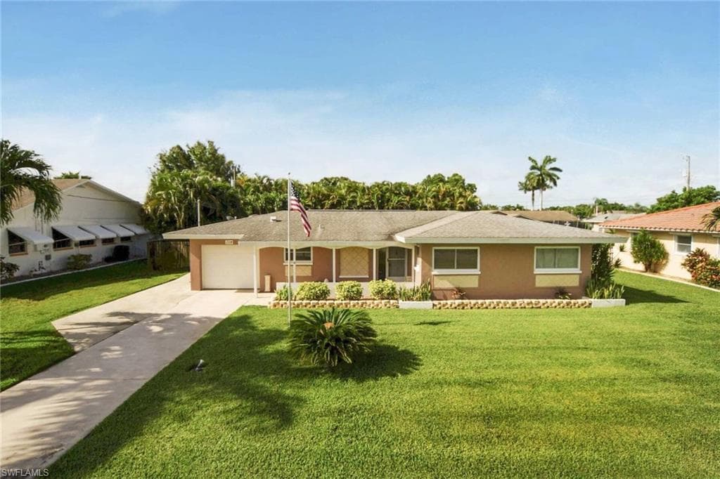 218 SE 44th TER CAPE CORAL, FL 33904