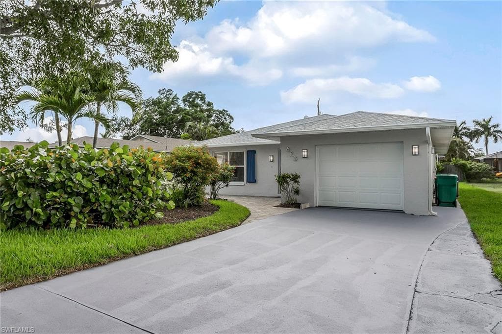 623 104th AVE N NAPLES, FL 34108